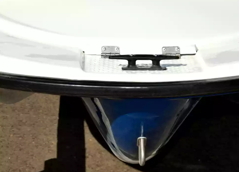 Стеклопластиковая лодка Пингвин с консолью (тримаран) в Раменском