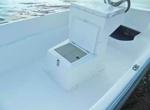Стеклопластиковая лодка Пингвин с консолью (тримаран) в Раменском